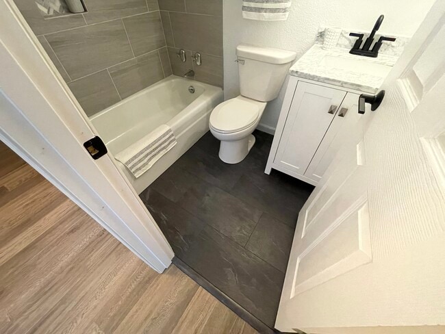 Photo - Saint Clair Apartments