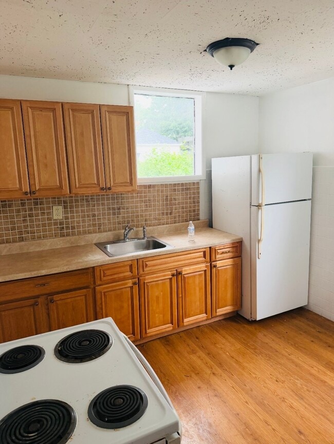913 Nott St Unit 1st Floor