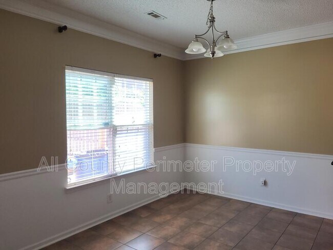 Photo - 563 Hansen Dr