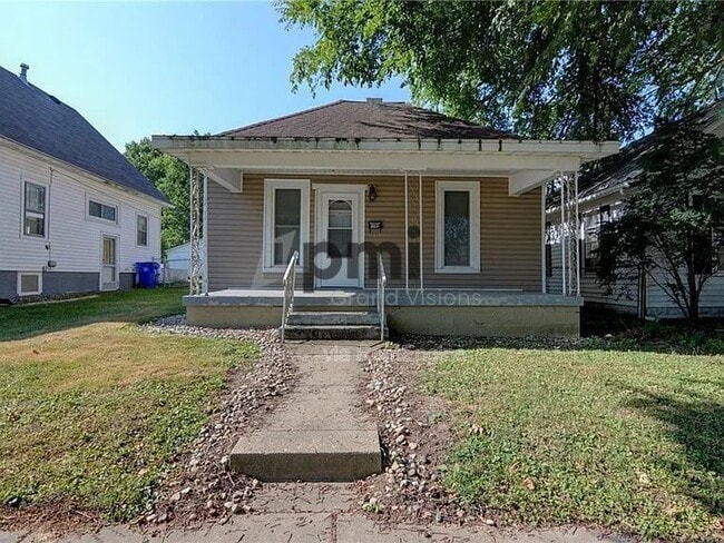 Building Photo - 1753 E Clay St