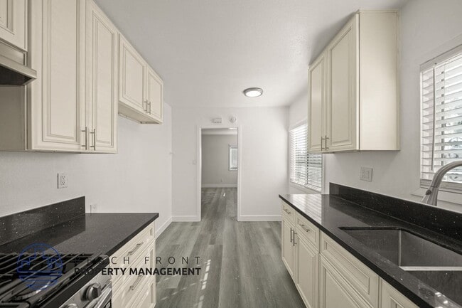 249-251 W Pomona Blvd