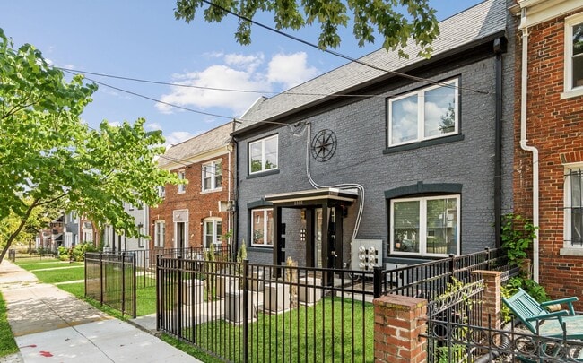 Building Photo - 1355 Bryant St NE Unit 4