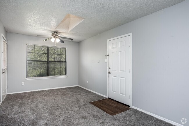 1BR, 1BA - 710 SF