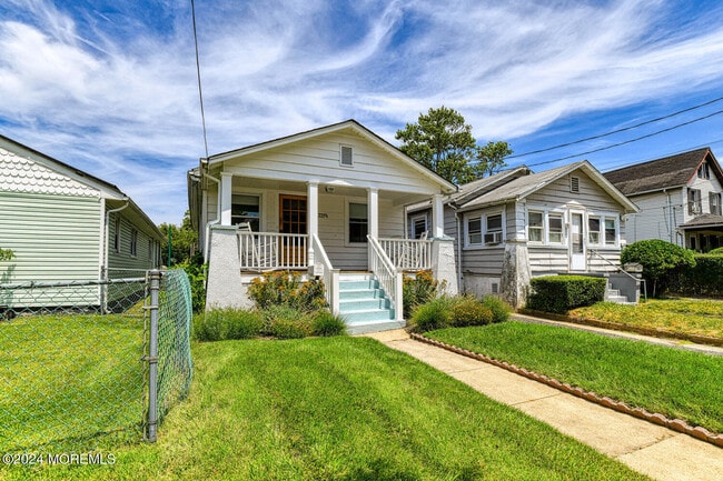 Building Photo - 1225 6th Ave Rental