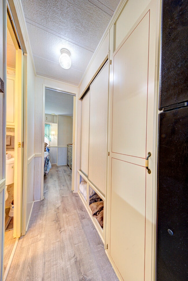 Photo - 283 Buffalo Pl