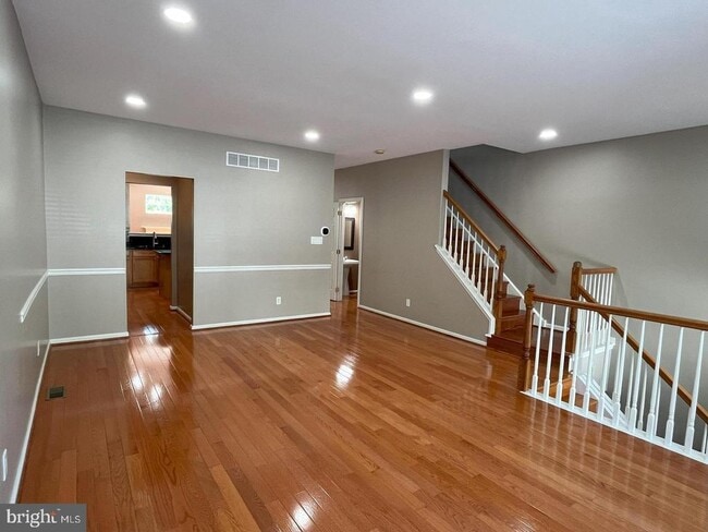 Photo - 225 Yorktown Ct