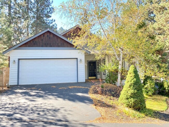 Building Photo - Beautiful, updated 3 BR on westside close to tons of recreation!