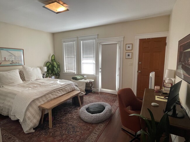 Building Photo - 6 Giles Park Unit 1