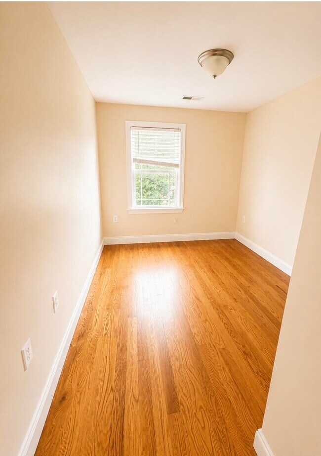 Photo - 123 St Pauls Ave