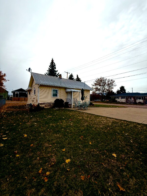 Photo - 105 3rd Ave W