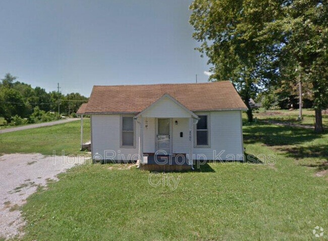 Building Photo - 2304 Elm St Rental