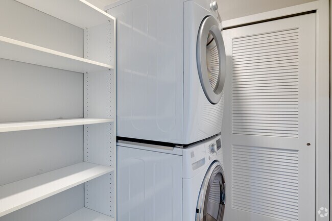 2BR, 2BA - 1,300SF - In Unit Laundry
