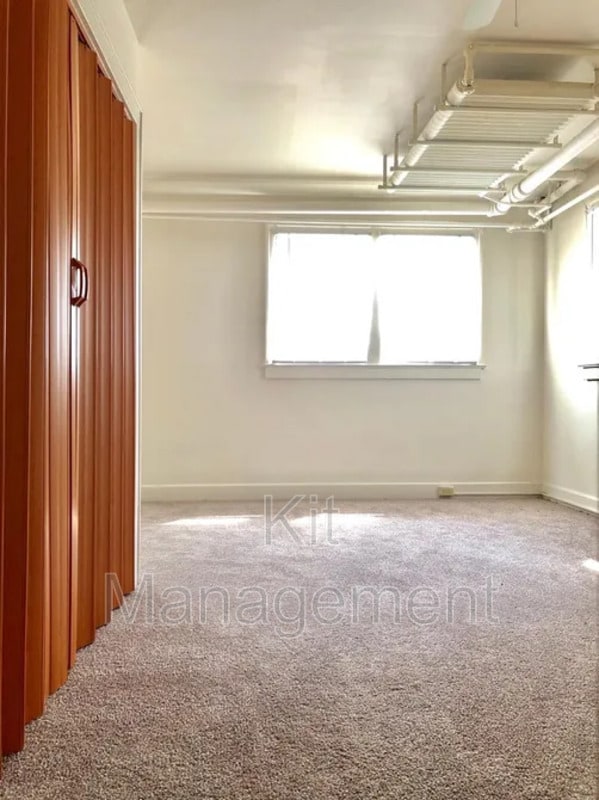 Photo - 700 Spencer St