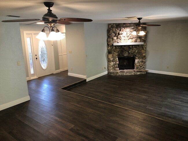 Photo - 11 Autumnwood Trl