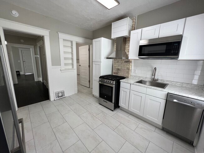 Building Photo - 607 Fulton St E