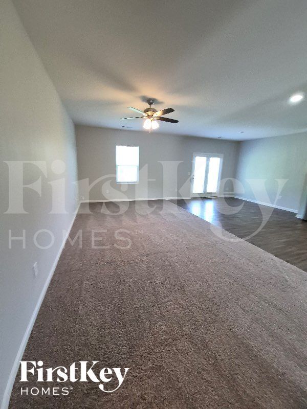 Photo - 123 Siena Dr