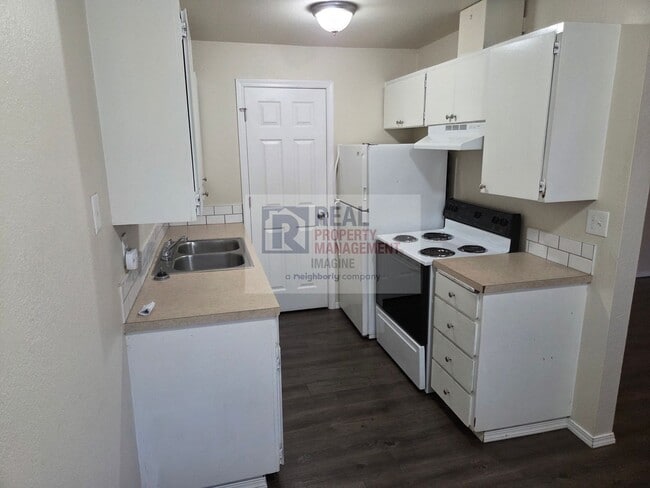 Photo - Charming 1 Bedroom In Quiet Neighborhood! Unit 9
