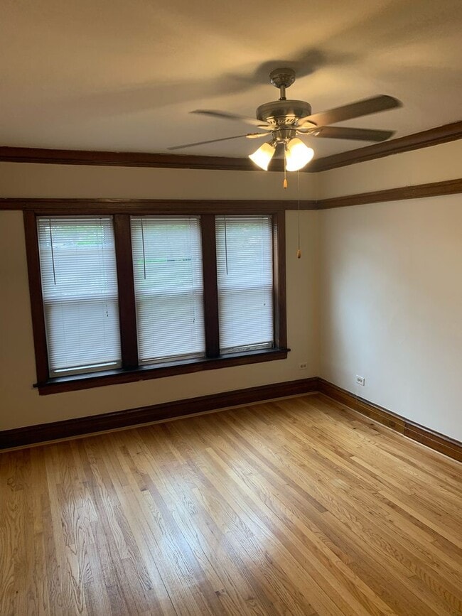 Building Photo - 4018 W Cortland St Unit 2