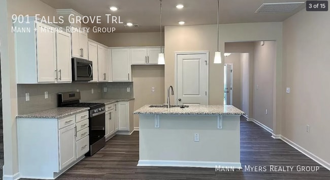 Photo - 901 Falls Grove Trl