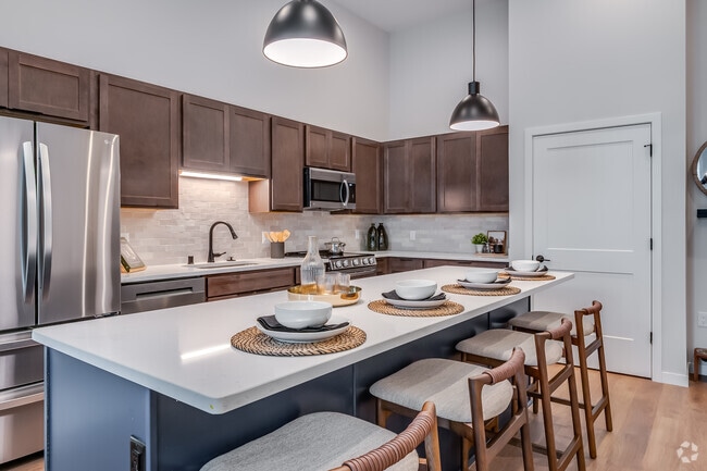 2BR, 2BA - 1,000SF - Kitchen - Evoni