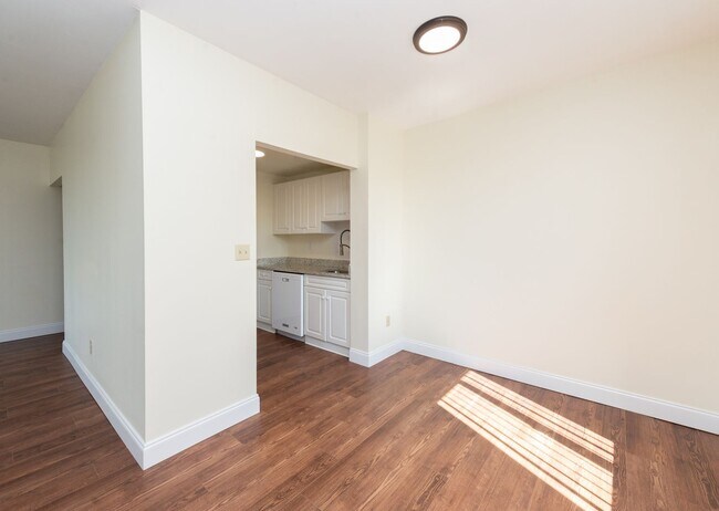Photo - Lakewood Apartments