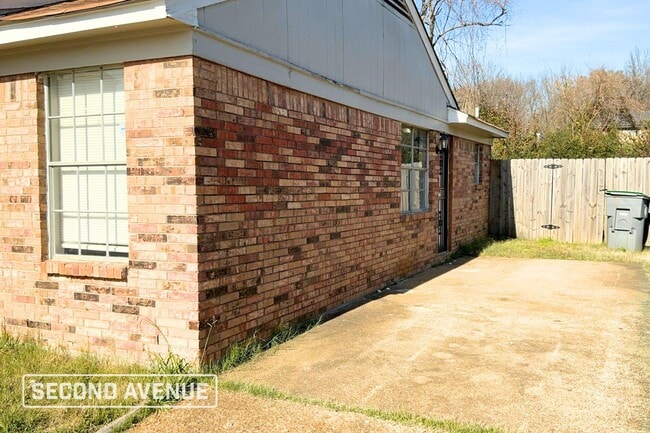 Photo - 2516 Chattering Ln