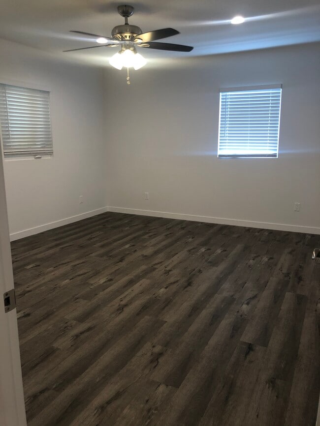 Photo - 1230 S Holt Ave Unidad 1230