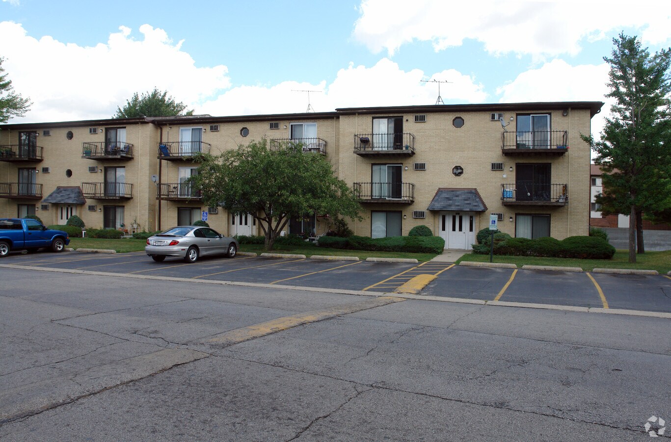 Whispering Winds - Whispering Winds Apartments