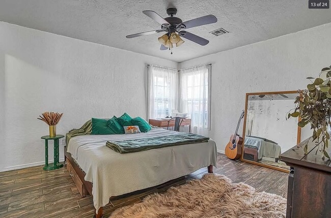 Photo - 125 SE Churchill Way