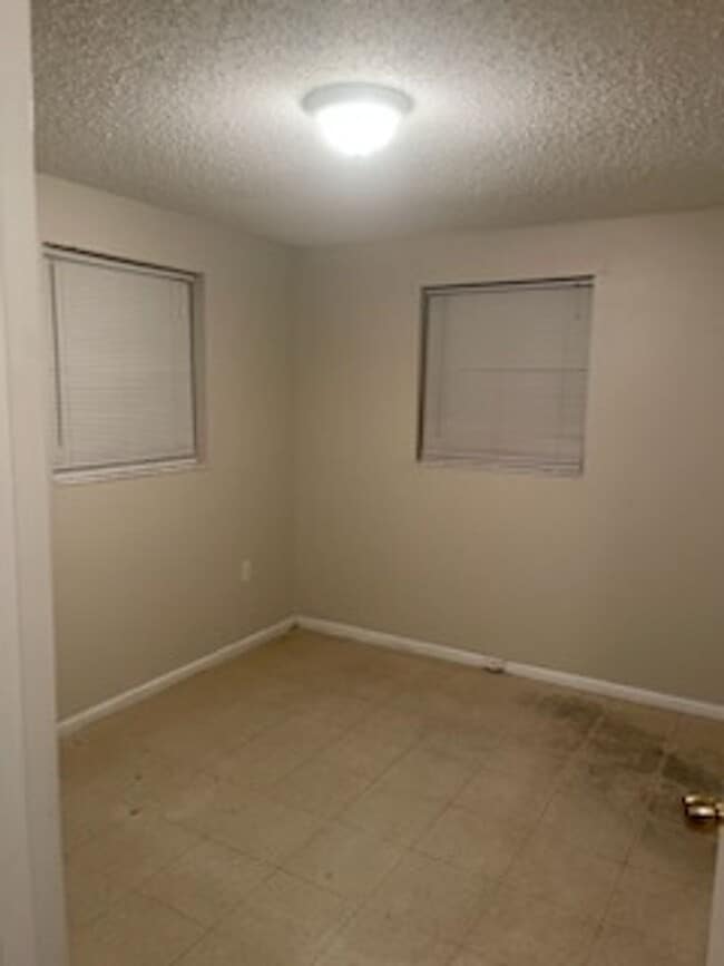 Photo - 2 Bedroom 1 Bath Duplex For Rent at 7068 C...
