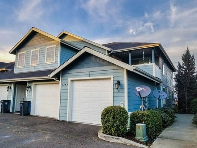 Building Photo - Clean 2 Bedroom. 2 bath apartment