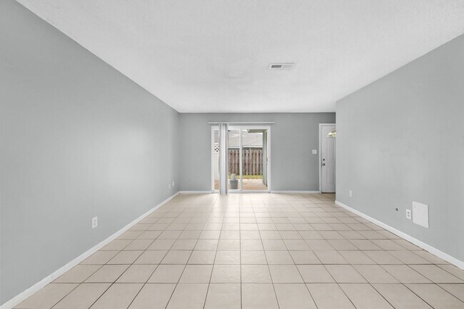Photo - Fresh, Cozy, & Totally Updated — Move Righ... Unit B