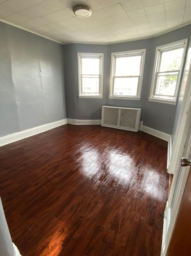 Building Photo - 6115 Washington St Unit 2-2 Rental
