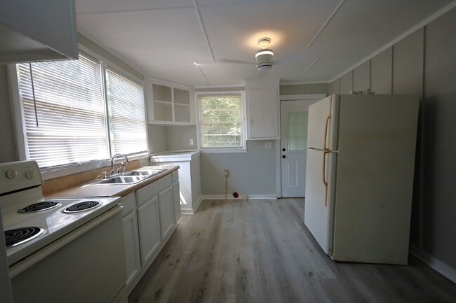 Photo - 2349 Harter Ave