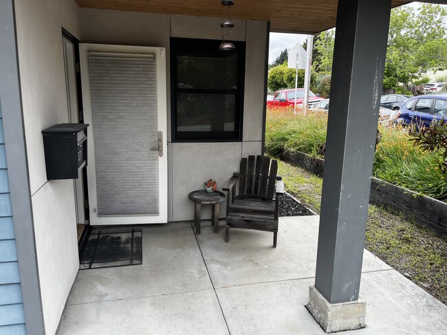 Building Photo - 721 Pomona Ave Unit Modern, Light-Filled