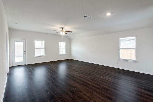 Photo - 709 Smokey Trail