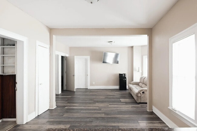 Building Photo - 72 Walnut St