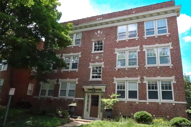 Building Photo - 757 Syracuse Ave Unit 2S