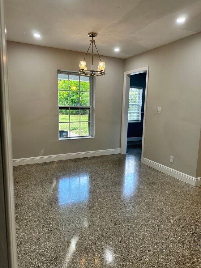 Photo - 259 Bloomfield Dr