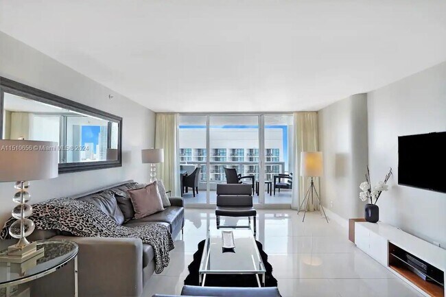 Building Photo - 1717 S Bayshore Dr Unit A3442 Rental
