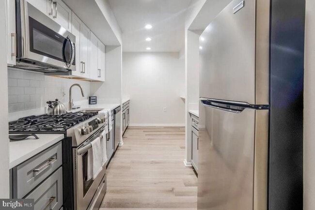 Building Photo - 1699 Yale Pl Unit 4BR-1669 Rental