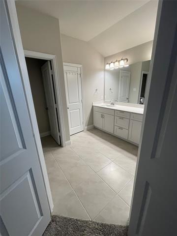 Photo - 560 Hutchinson Ln