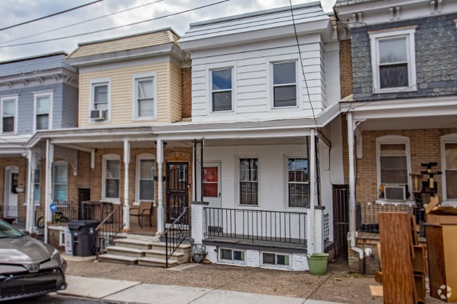 Building Photo - 1210 Elm St Rental