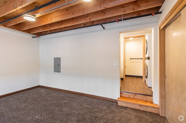1BR, 1BA - 647SF - Loft/Bedroom