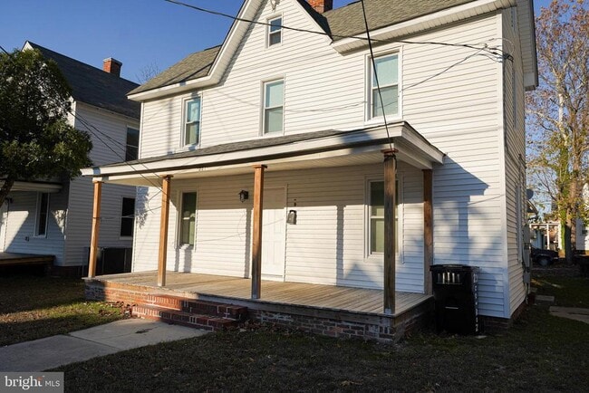 Building Photo - 231 Newton St