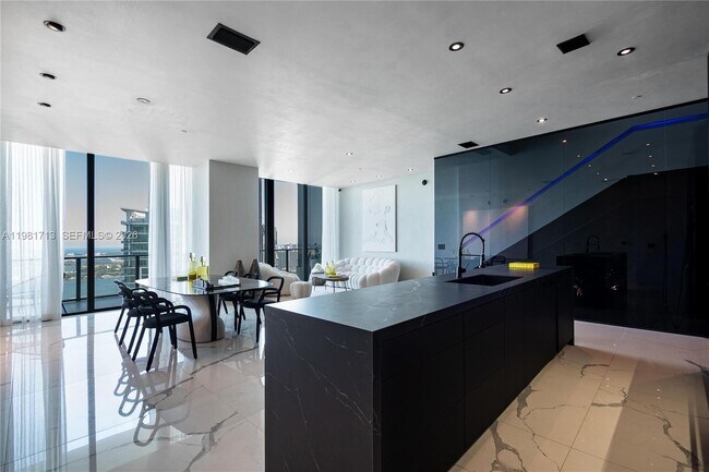 Photo - 650 NE 32nd St Unit UPH5302