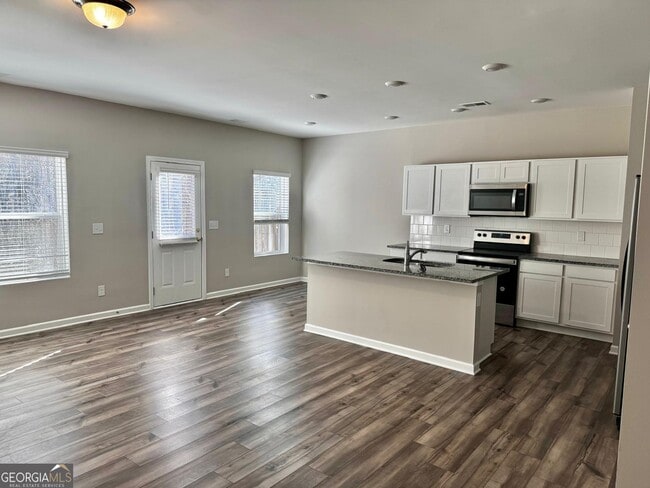 Photo - 1397 Ben Park Way