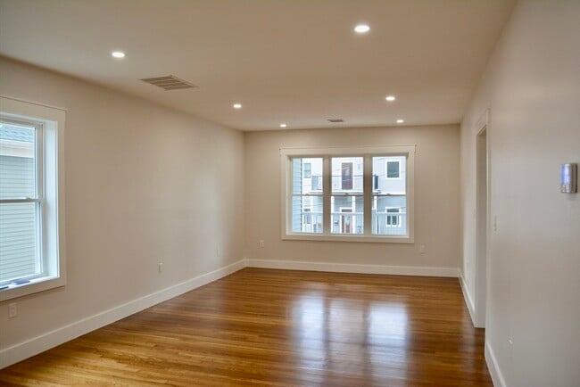 Photo - 10 Whitford St