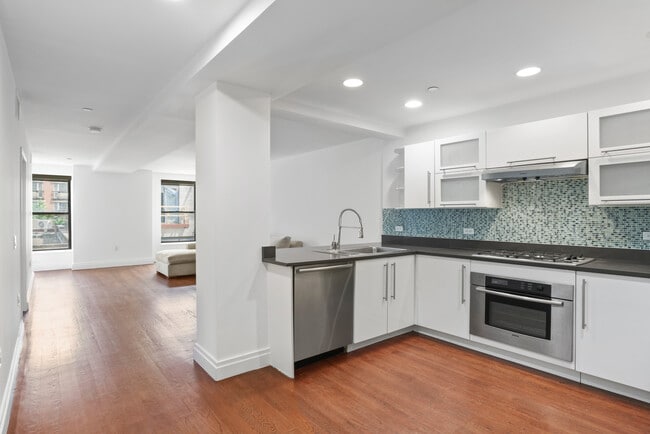 Photo - 257 W 117th St