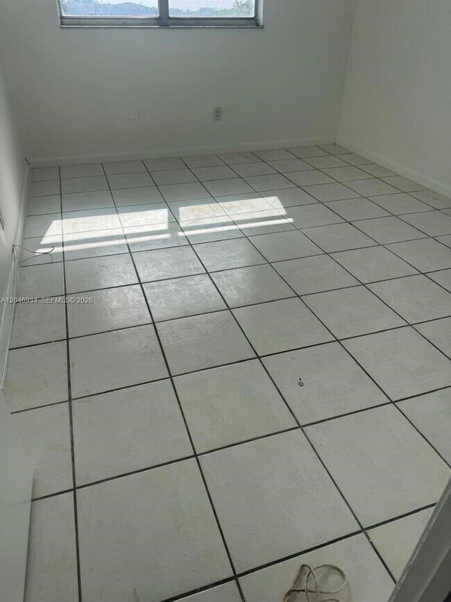 Photo - 13725 NE 6th Ave Unidad 402